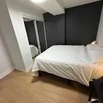 Spacious Room02, Airport, Free Pkg, Sep Entrance, New Reno, Shared Bathroom