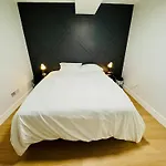 Spacious Room02, Airport, Free Pkg, Sep Entrance, New Reno, Shared Bathroom