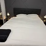 Spacious Room02, Airport, Free Pkg, Sep Entrance, New Reno, Shared Bathroom