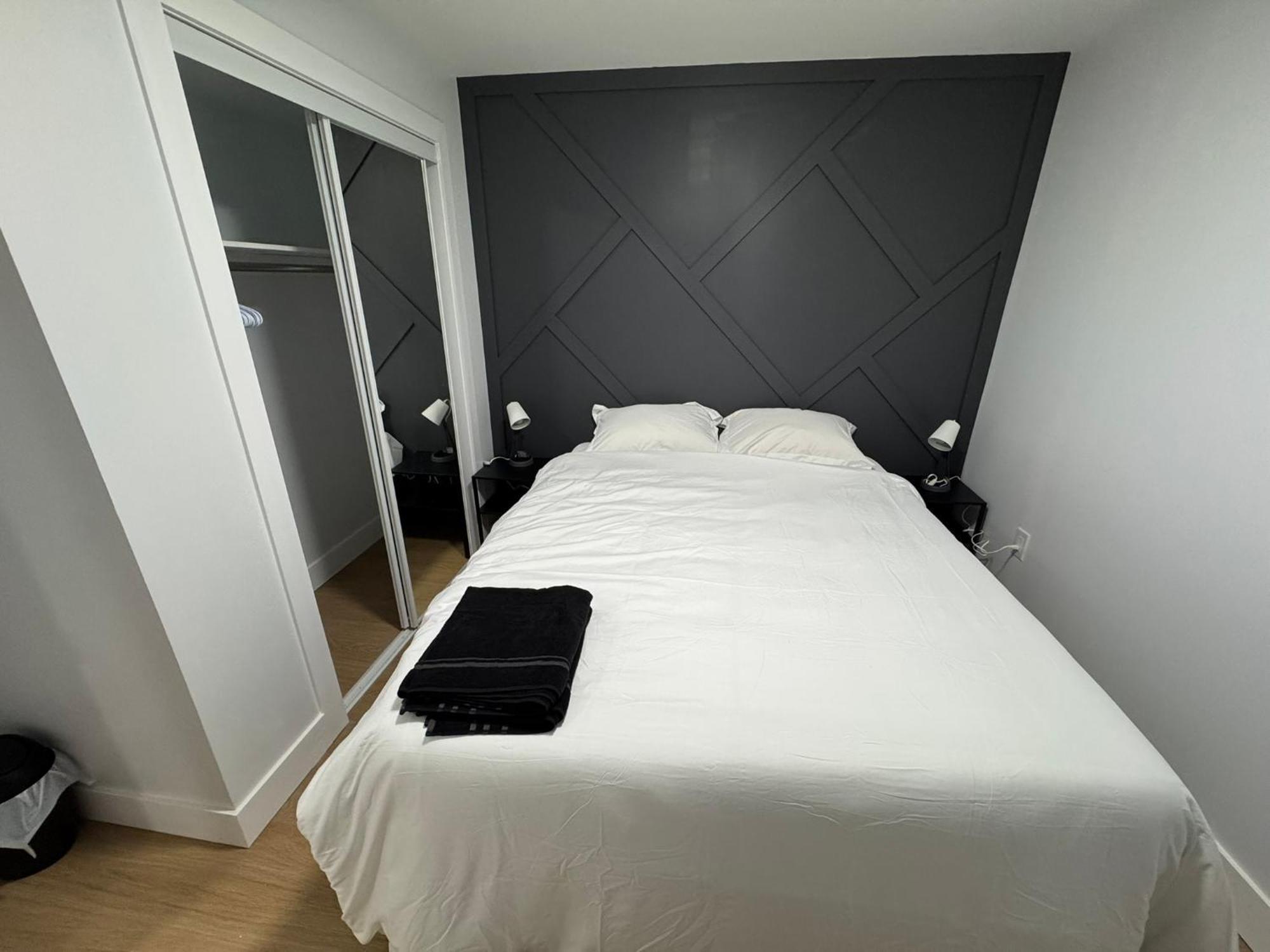Guest house Spacious Room02, Airport, Free Pkg, Sep Entrance, New Reno, Shared Bathroom