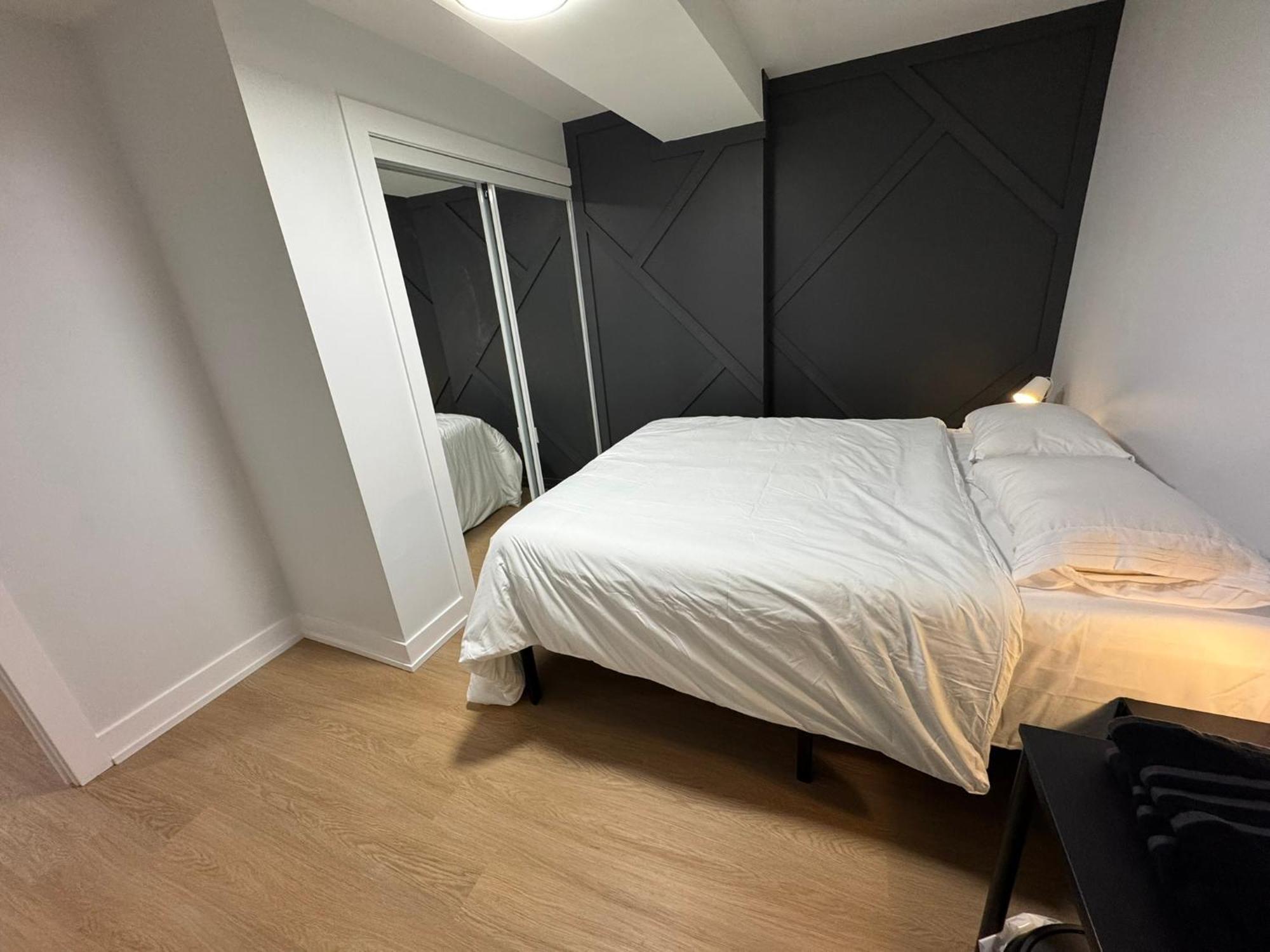 Guest house Spacious Room02, Airport, Free Pkg, Sep Entrance, New Reno, Shared Bathroom *