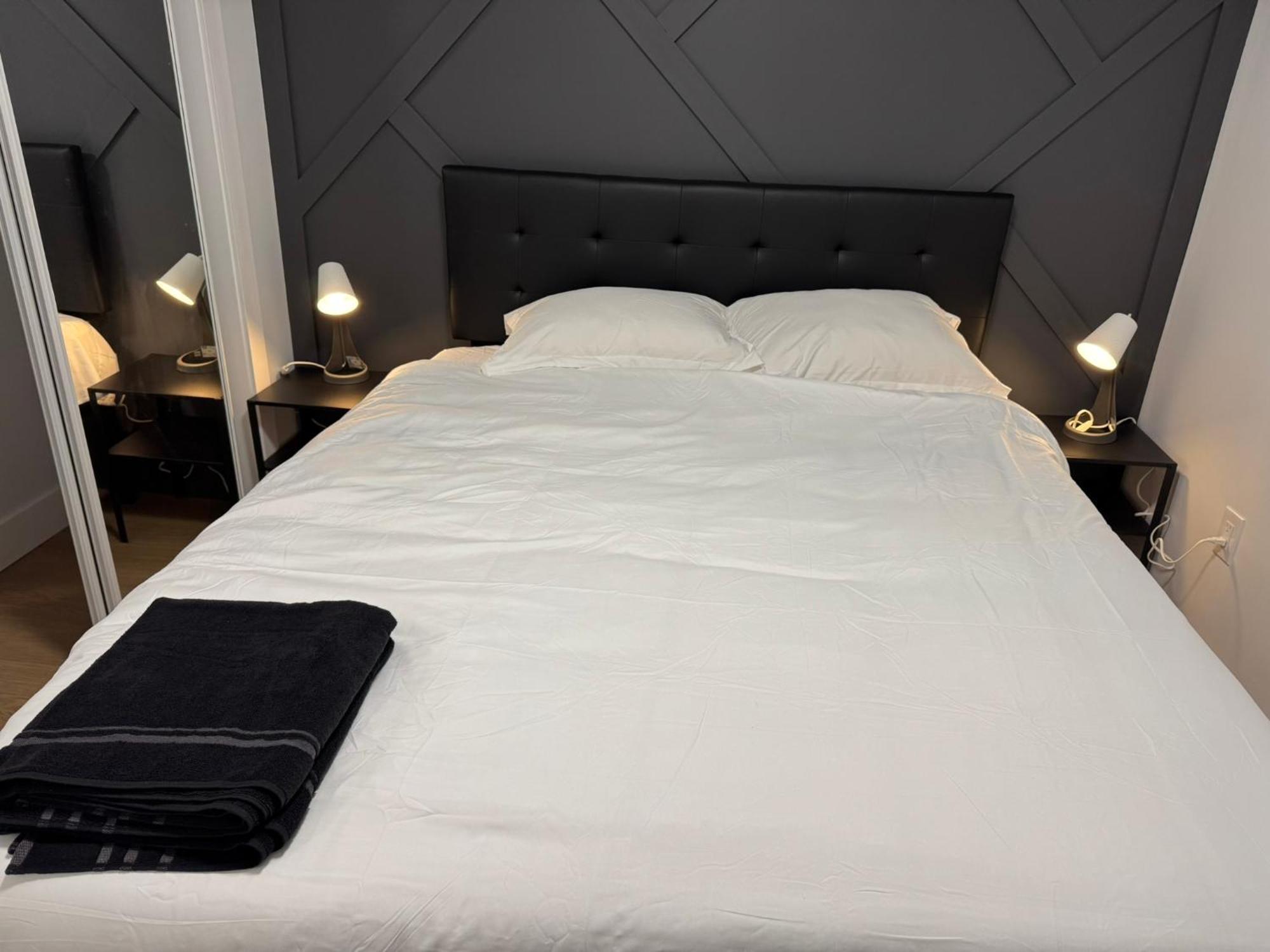 Guest house Spacious Room02, Airport, Free Pkg, Sep Entrance, New Reno, Shared Bathroom